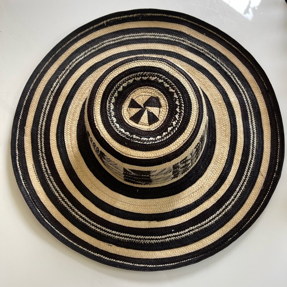 Black and Tan Woven Wide Brim Sun Hat - Picture 2 of 3